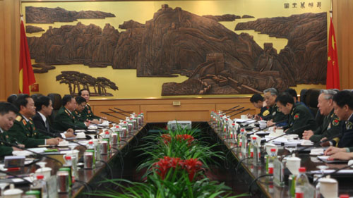 คณะผู้แทนระดับสูงของกองทัพประชาชนเวียดนามเสร็จสิ้นการเยือนสันถวไมสตรีจีน